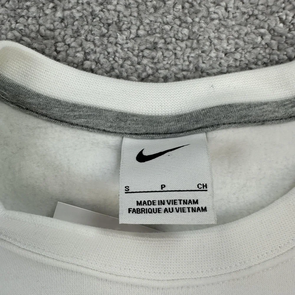 Nike Football Sweatshirt Mens Small White Club Fleece Crew Pullover Graphic